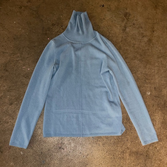 Blue cashmere turtleneck sweater - Picture 1 of 6